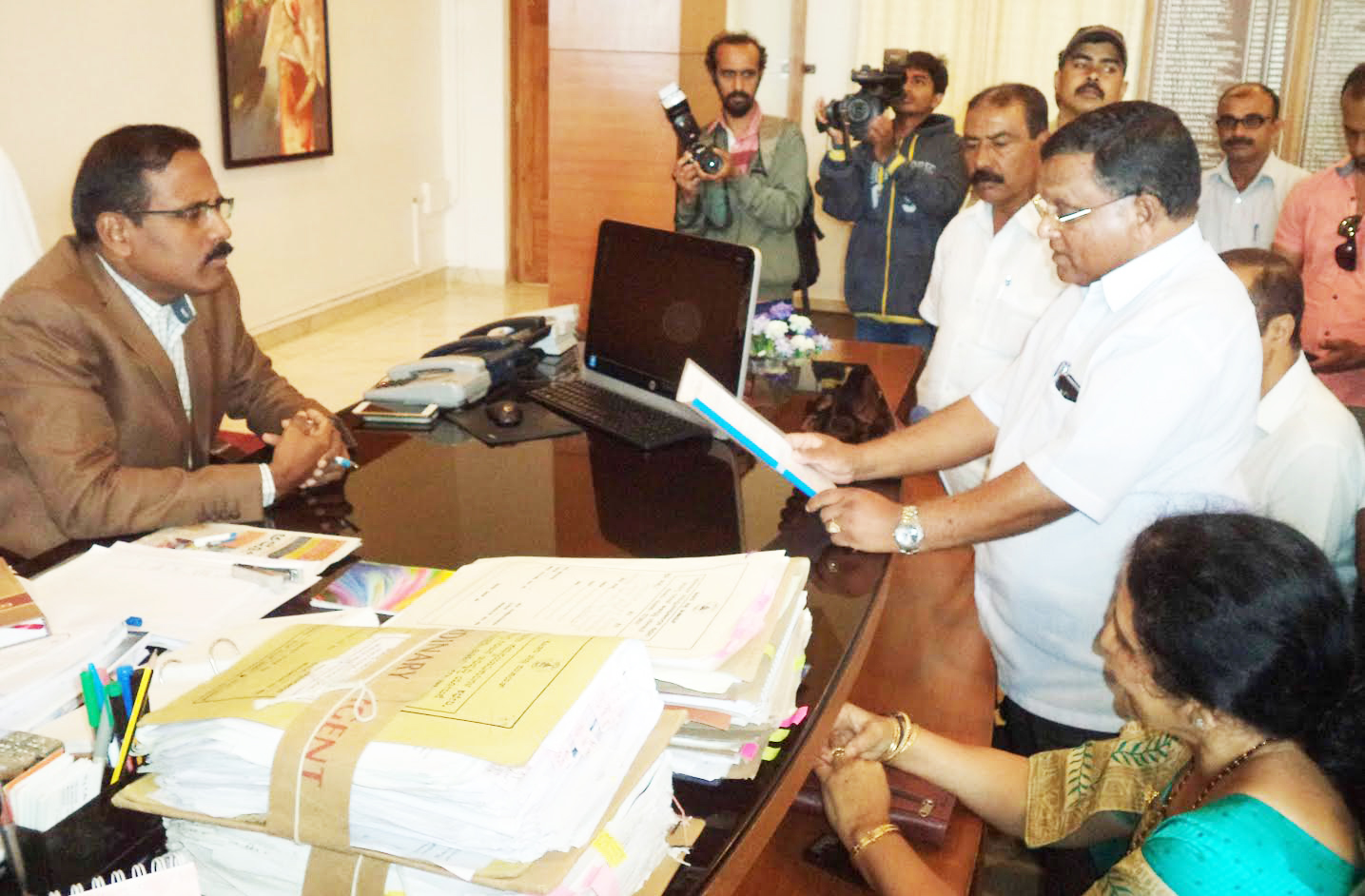 ‘ಕೋಮುದ್ವೇಷ ಸೃಷಿ್ಟಸುವವರ ವಿರುದ್ಧ ಕಠಿಣ ಕ್ರಮ ಕೆಗೊಳಿ್ಳ: ಜಿಲ್ಲಾ ಕಾಂಗ್ರೆಸ್ ಒತ್ತಾಯ